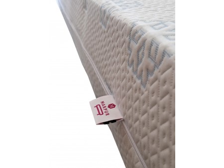 ICE cooling mattress cover – a sturdy quilted cover with foam padding